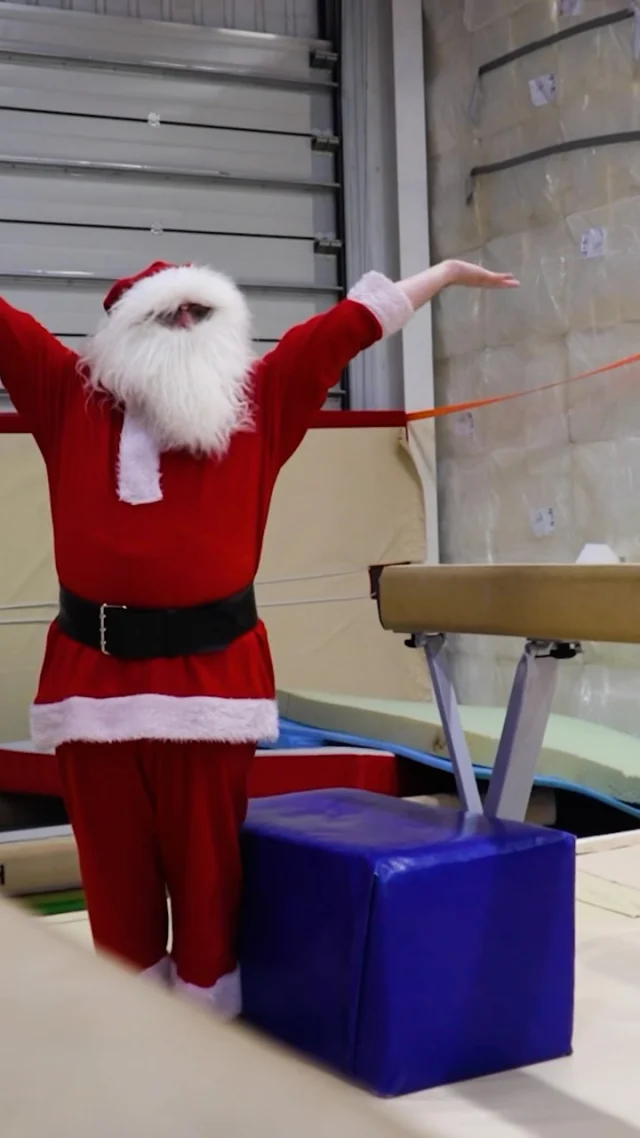 Við erum misgóðir í fimleikum! 🤸🎅